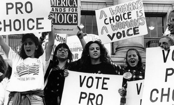 Women protesting for their rights. Source: https://www.sutori.com/story/women-s-right-movement--HjBHgnX3qJ2sTCCDWbLxhPca